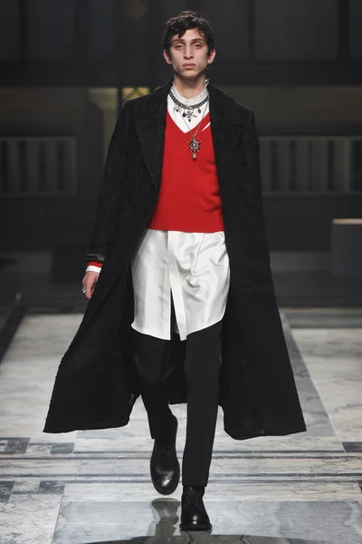 Look 22